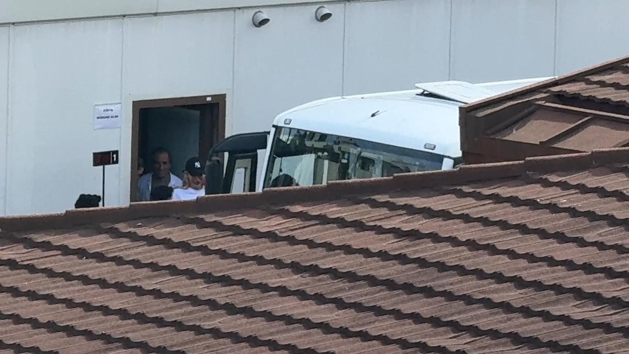 Uyuşturucu soruşturması! İşlemleri tamamlanan ünlüler Adli Tıp Kurumu'ndan ayrıldı 13