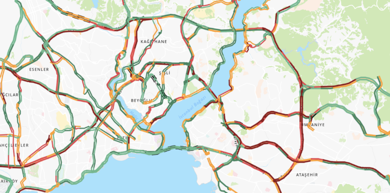 İstanbul’da yağmur trafiği felç etti! Yoğunluk yüzde 80’i aştı... 1