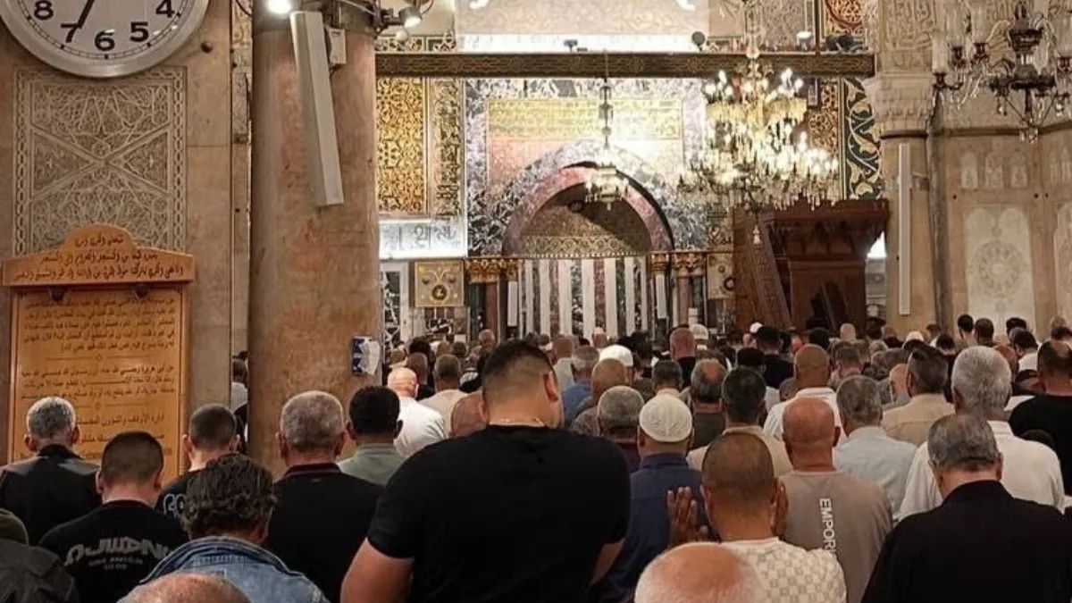 Gazze’nin zaferi Mescid-i Aksa’da yankılandı! Filistinliler sabah namazında gözyaşlarıyla saf tuttu... 5