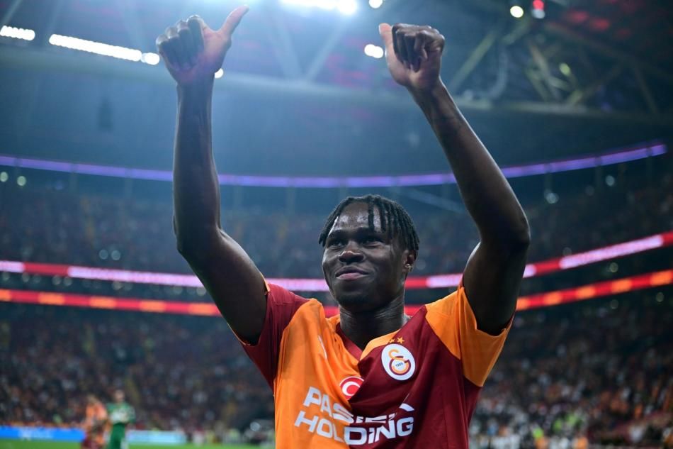 Okan Buruk'un gözbebeğine Premier Lig'den çılgın teklif! Galatasaray servet kazanacak 6