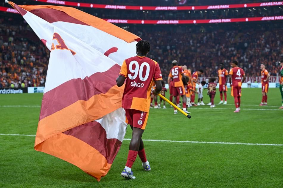 Okan Buruk'un gözbebeğine Premier Lig'den çılgın teklif! Galatasaray servet kazanacak 5
