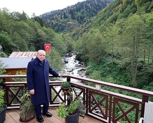 Cumhurbaşkanı Erdoğan memleketi Rize’de! Komşularıyla sohbet etti, Ayder’de incelemelerde bulundu 13