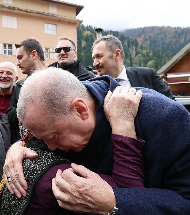 Cumhurbaşkanı Erdoğan memleketi Rize’de! Komşularıyla sohbet etti, Ayder’de incelemelerde bulundu 2