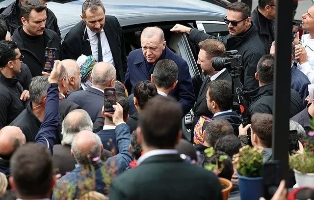 Cumhurbaşkanı Erdoğan memleketi Rize’de! Komşularıyla sohbet etti, Ayder’de incelemelerde bulundu 8