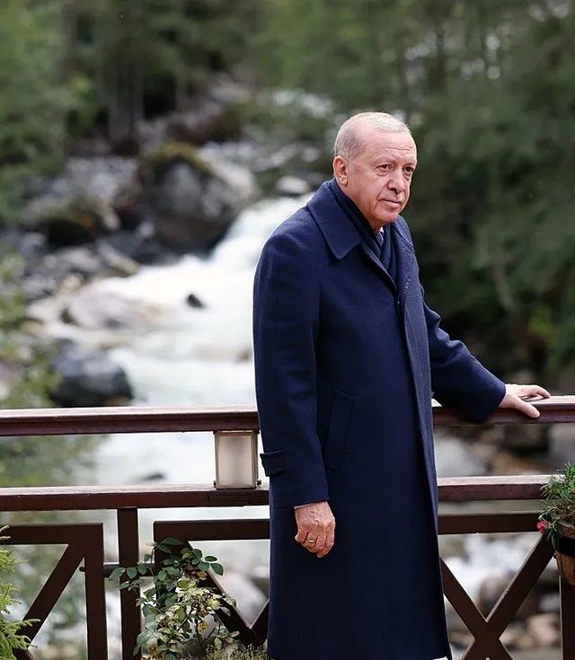 Cumhurbaşkanı Erdoğan memleketi Rize’de! Komşularıyla sohbet etti, Ayder’de incelemelerde bulundu 7