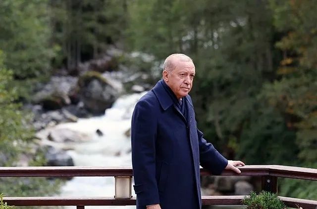 Cumhurbaşkanı Erdoğan memleketi Rize’de! Komşularıyla sohbet etti, Ayder’de incelemelerde bulundu 4