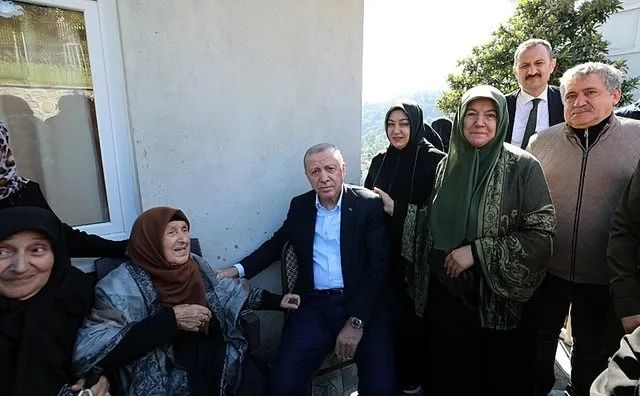 Cumhurbaşkanı Erdoğan memleketi Rize’de! Komşularıyla sohbet etti, Ayder’de incelemelerde bulundu 9