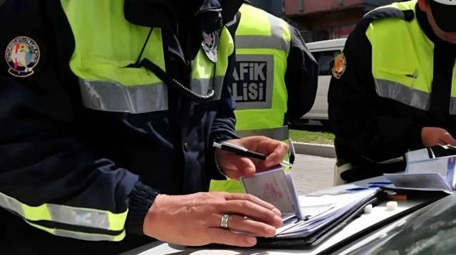 Yeni trafik cezaları belli oldu! Bunları yapan yandı! 5