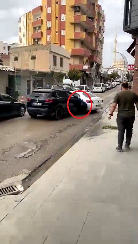 Cipinin içinden dehşet saçtı! tartıştığı kişinin ayaklarını ezdi, apar topar kaçtı 2