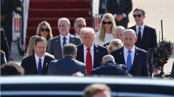 Donald Trump, İsrail Parlamentosu'nda anı defterini imzaladı! "Yeni bir başlangıç" 1