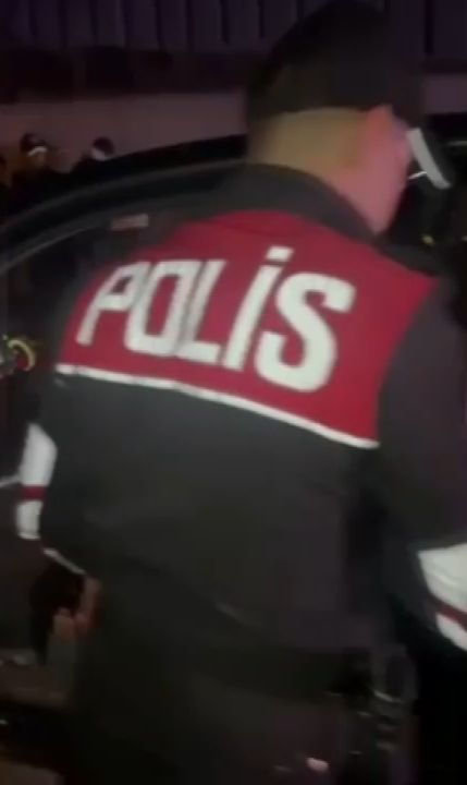 Araçtan cephanelik çıktı!Sultangazi’de silahlı saldırı planı son anda engellendi: Şüpheliler adliyeye sevk edildi 2