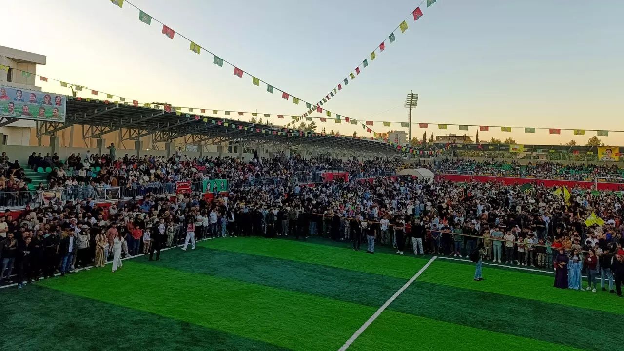 Terör örgütü sporu da propaganda aracına çevirdi! PKK’nın Suriye kolu SDG “Rojava Milli Takımı” kurdu... Stadyuma teröristin ismi verildi... 2