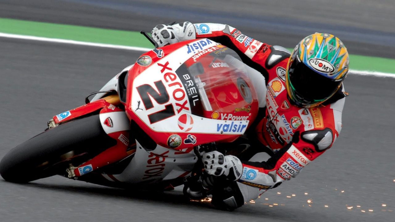 Superbike’ta en çok şampiyon olan 4 yarışçı! Toprak Razgatlıoğlu parmak ısırtıyor 6