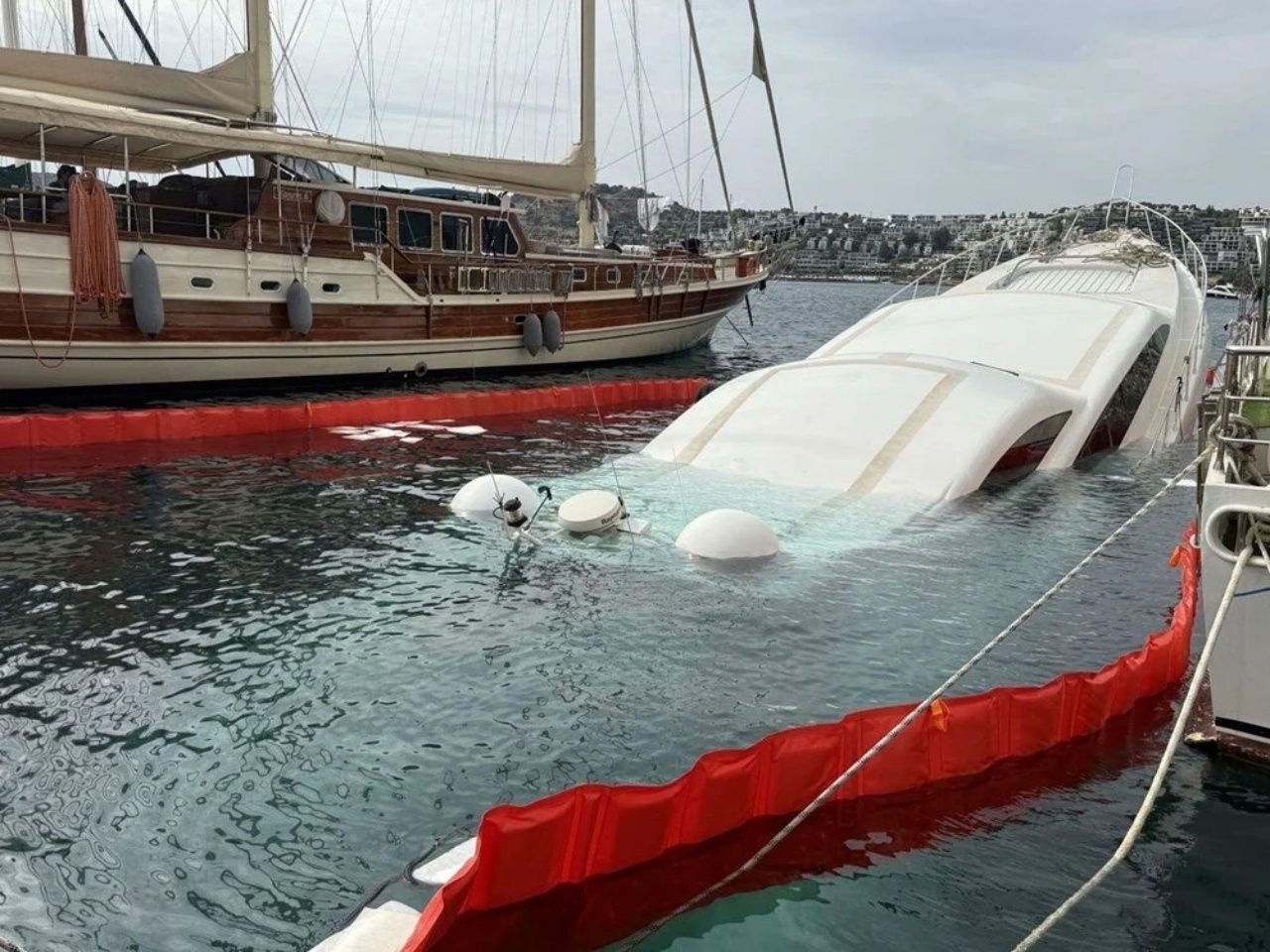 Bodrum'da 40 Milyon TL'lik lüks yat suya gömüldü 3