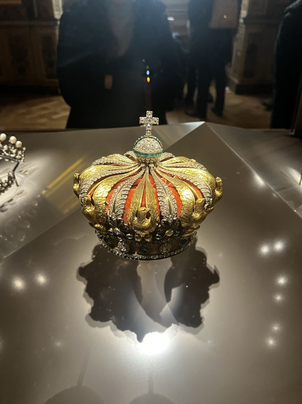 Louvre Müzesi soygunu nasıl gerçekleşti? Güpegündüz merdiven dayayıp görevli kılığında içeri girdiler! İşte 7 dakikalık şok soygunda çalınan paha biçilemez mücevherler 13