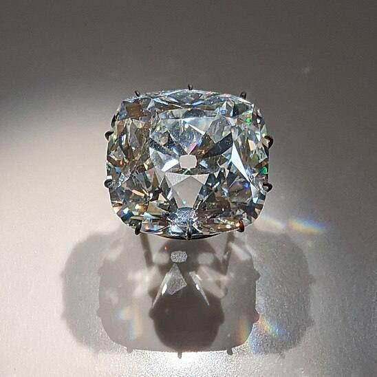 Louvre Müzesi soygunu nasıl gerçekleşti? Güpegündüz merdiven dayayıp görevli kılığında içeri girdiler! İşte 7 dakikalık şok soygunda çalınan paha biçilemez mücevherler 14