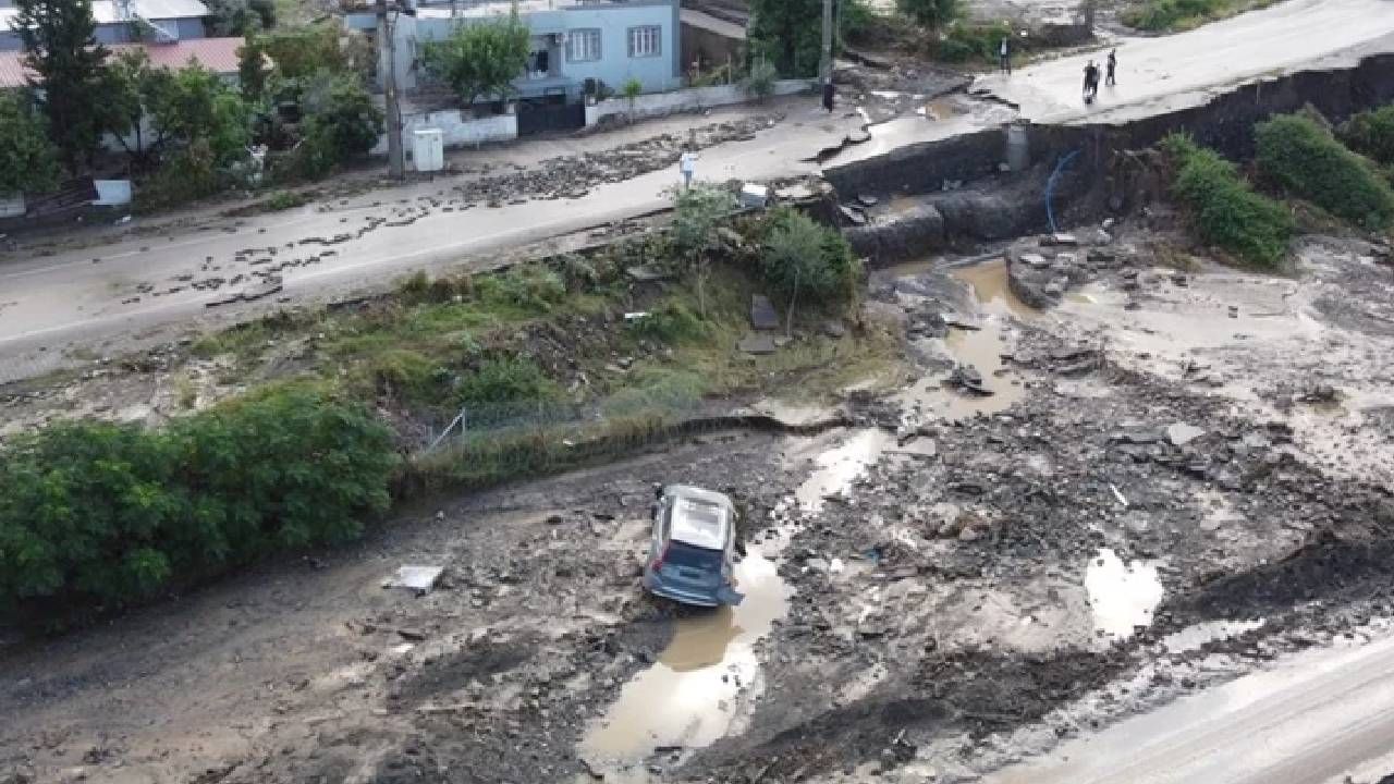 Hatay’da sel ve hortum kabusu! Toprakkale-İskenderun otoyolu kapandı, caddeler göle döndü 1