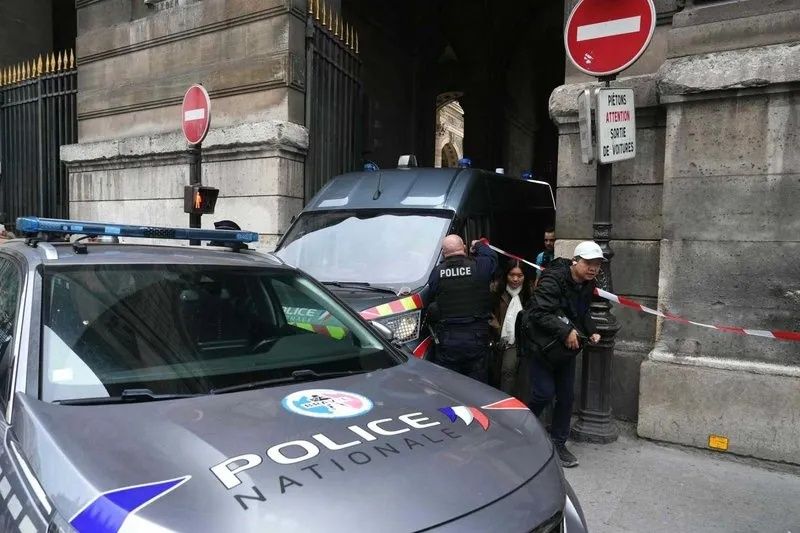Louvre Müzesi'nde 7 dakikalık kabus! Tarihi soygunda dikkat çeken detay: Pembe Panter çetesi yeniden mi sahnede? 10