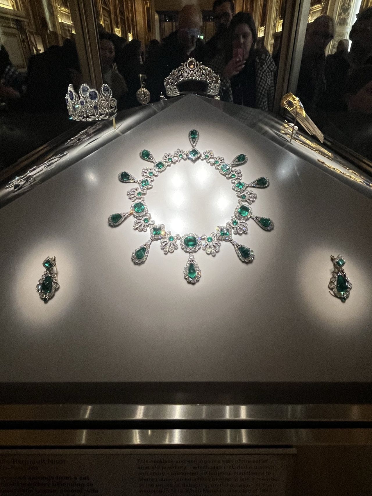 Louvre Müzesi'nde 7 dakikalık kabus! Tarihi soygunda dikkat çeken detay: Pembe Panter çetesi yeniden mi sahnede? 4