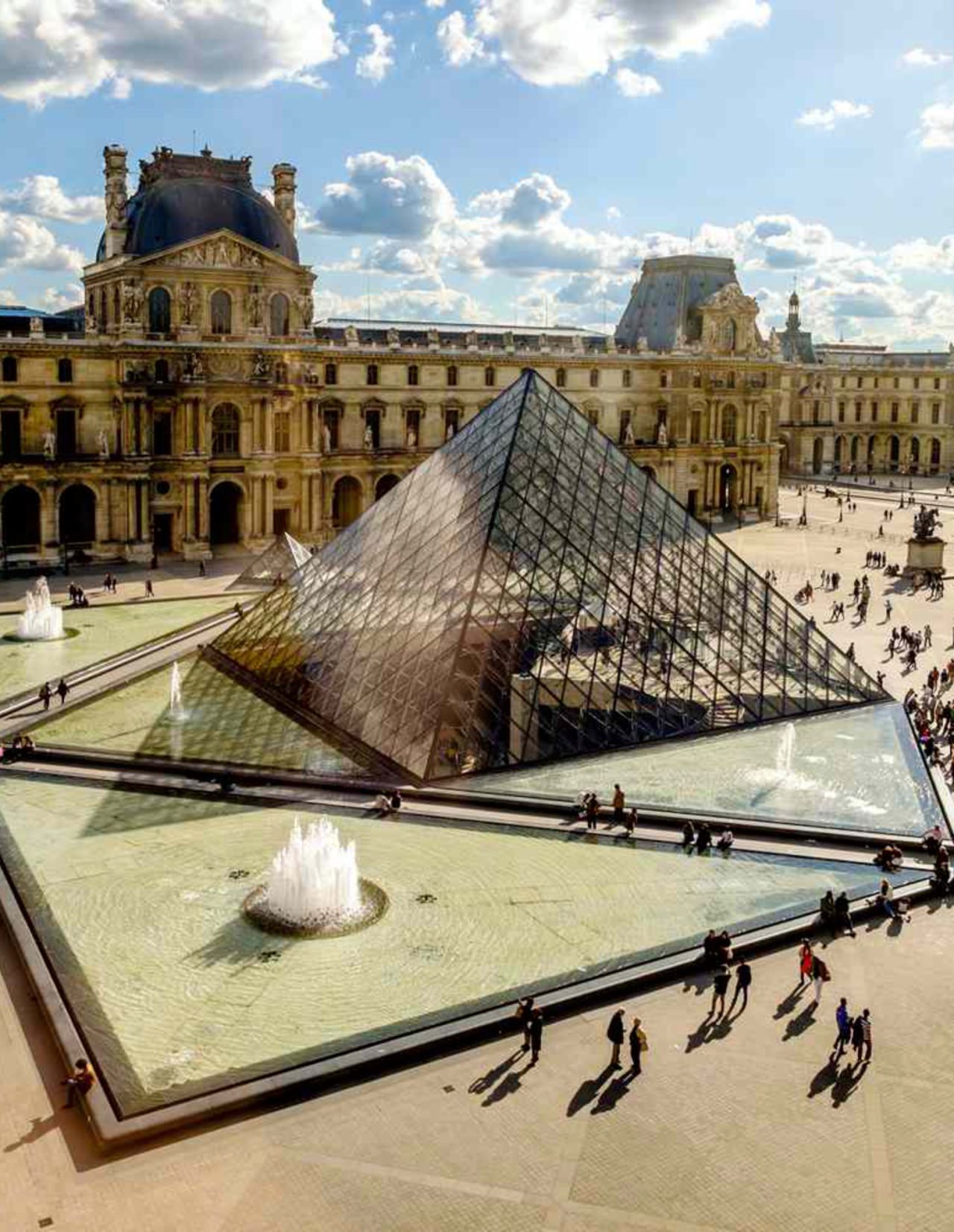 Louvre Müzesi'nde 7 dakikalık kabus! Tarihi soygunda dikkat çeken detay: Pembe Panter çetesi yeniden mi sahnede? 11