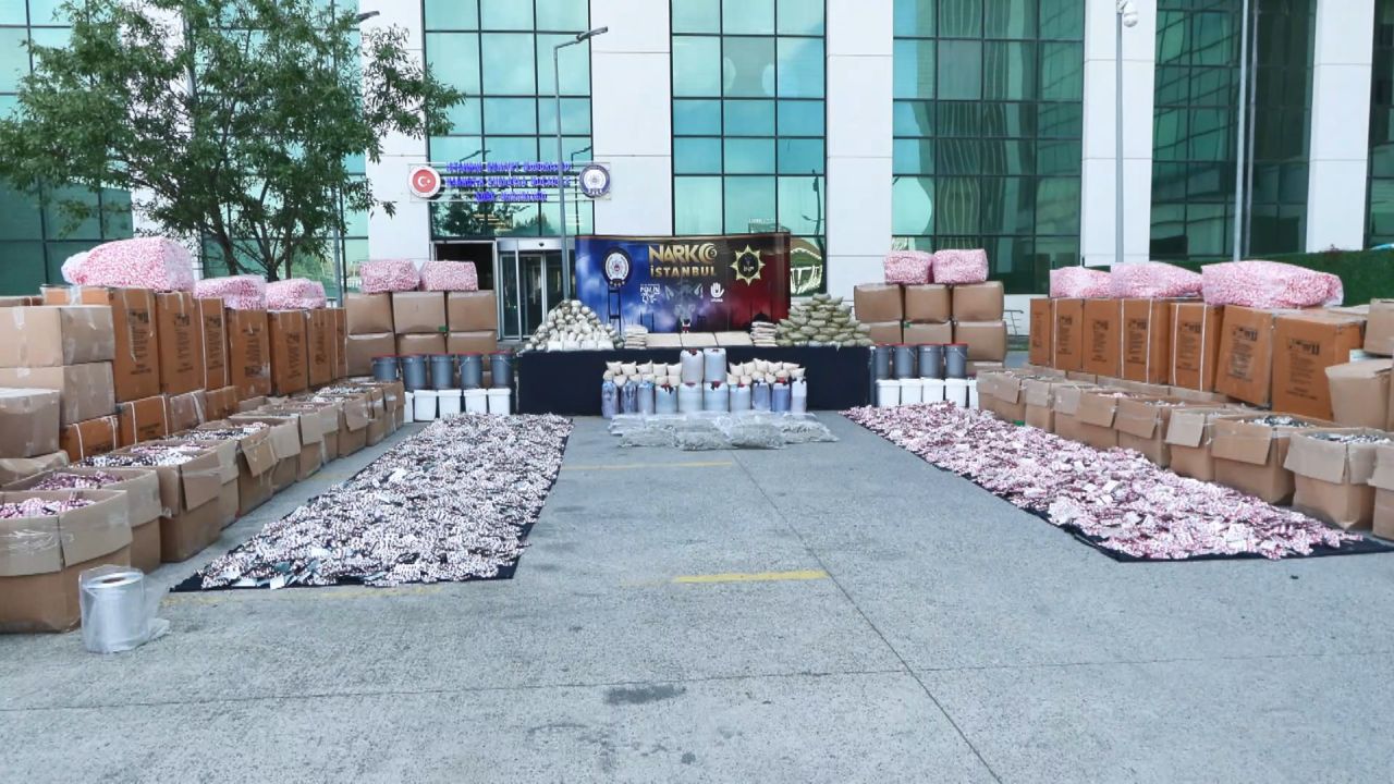 Türk polisinden zehir tacirlerine nefes kesen operasyon: 443 kilo uyuşturucu yakalandı! 1