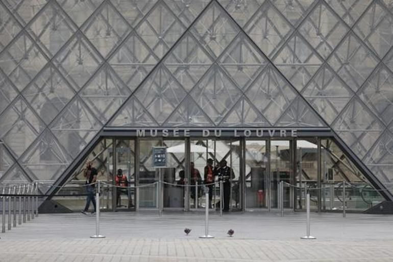 Film gibi soygun! Louvre Müzesi’nden çalınan mücevherlerin maddi zararı belli oldu 2