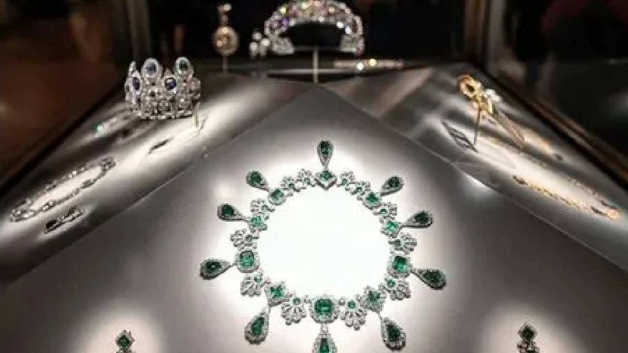 7 dakika içinde soymuşlardı! Louvre Müzesi soygununda çalınan eserlerin bedeli belli oldu: 88 milyon euro 5