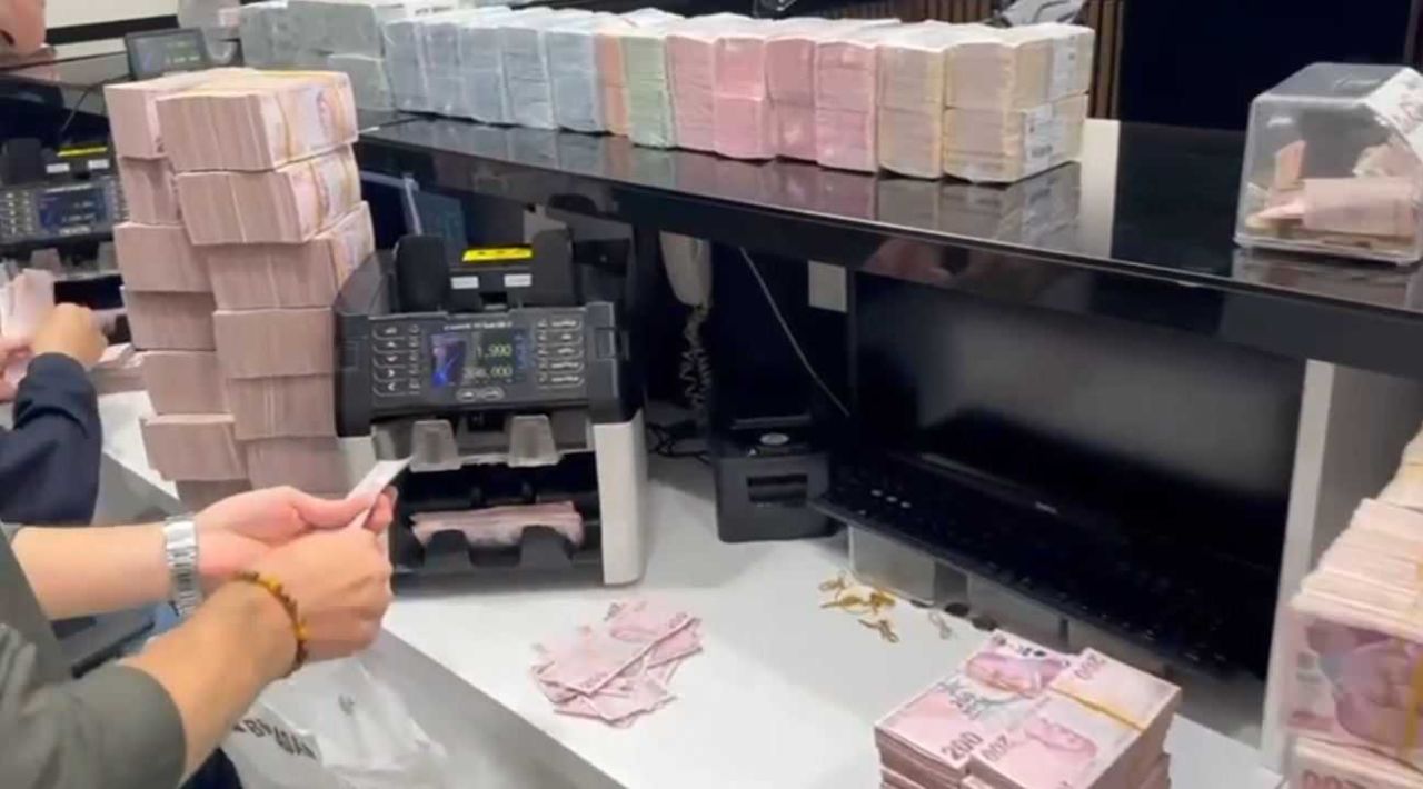 Laleli’deki 5 milyarlık kara para operasyonu İBB'ye uzandı! İmamoğlu’nun koruma müdürü ve para kuryeleriyle yoğun telefon trafiği... 9