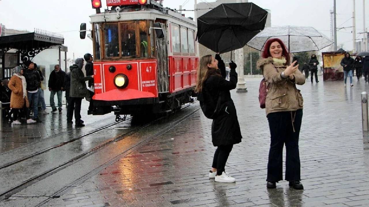 İstanbullular dikkat! Fırtına ve sağanak uyarısı: Su baskını riski var 4