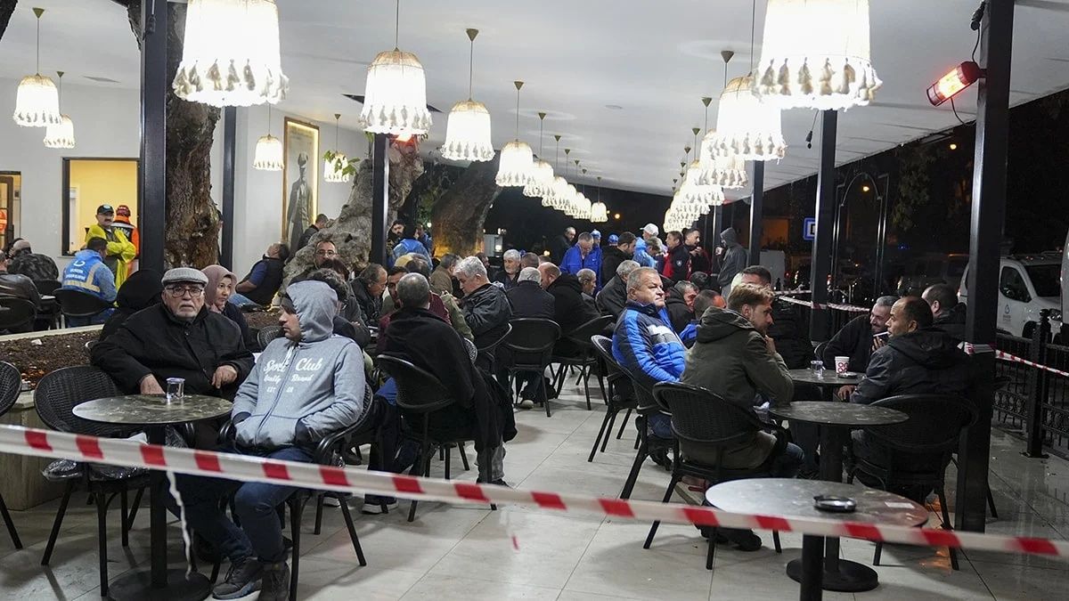 Balıkesir beşik gibi! 6.1'lik deprem sonrası 100'den fazla artçı meydana geldi... Bakan Yerlikaya Sındırgı'da! 6