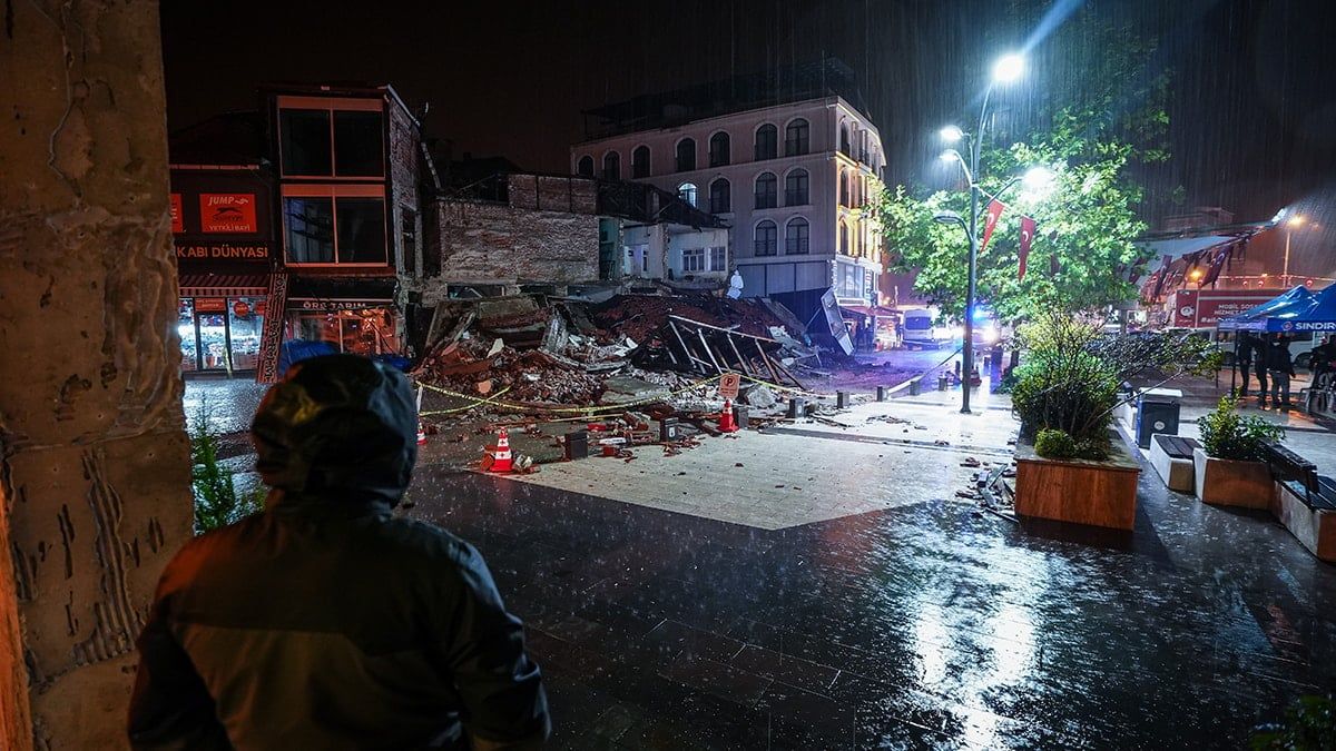 Balıkesir beşik gibi! 6.1'lik deprem sonrası 100'den fazla artçı meydana geldi... Bakan Yerlikaya Sındırgı'da! 4
