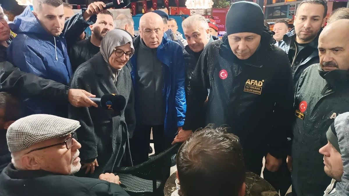 Balıkesir beşik gibi! 6.1'lik deprem sonrası 100'den fazla artçı meydana geldi... Bakan Yerlikaya Sındırgı'da! 7
