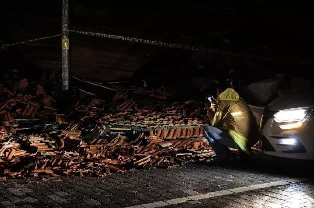 Balıkesir'de kabus gibi gece! 6.1'lik depremin hasarı gün ağarınca ortaya çıktı! İşte yıkım görüntüleri... 8