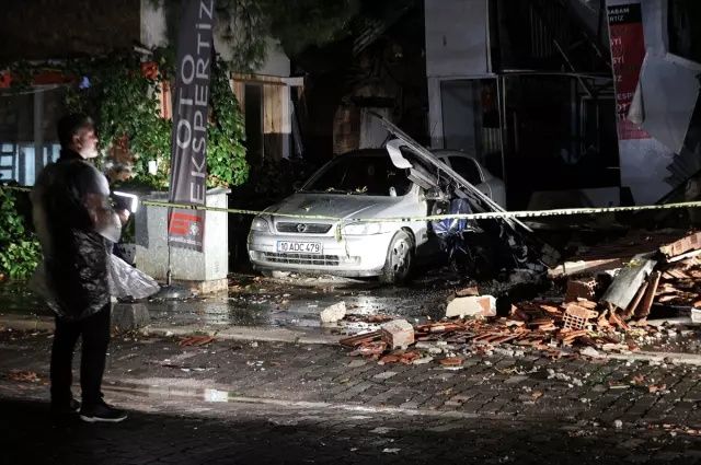 Balıkesir'de kabus gibi gece! 6.1'lik depremin hasarı gün ağarınca ortaya çıktı! İşte yıkım görüntüleri... 15
