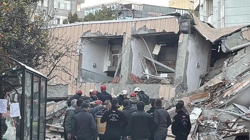 Binanın alt katında eczane vardı! Gebze'deki 6 katlı binanın yıkılmadan önceki görüntüsü ortaya çıktı 3