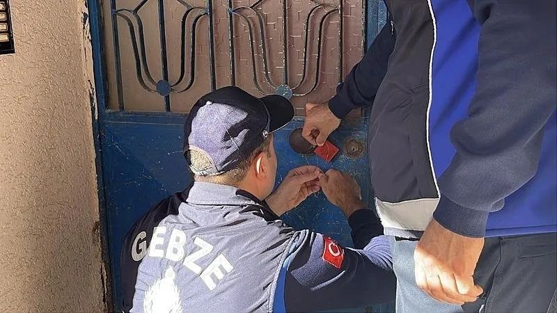 Gebze’de çöken binada 5 kişilik Bilir ailesi mahsur kaldı: Risk taşıyan 8 bina mühürlendi! 4