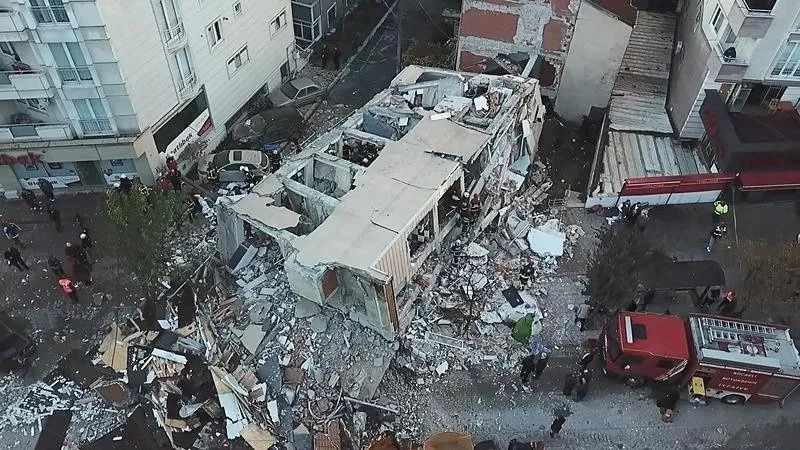 Gebze'deki çöken binayla ilgili skandal iddia! “Dün 8 santim kayma meydana geldi, müteahhit ‘bir şey olmaz’ dedi” 5