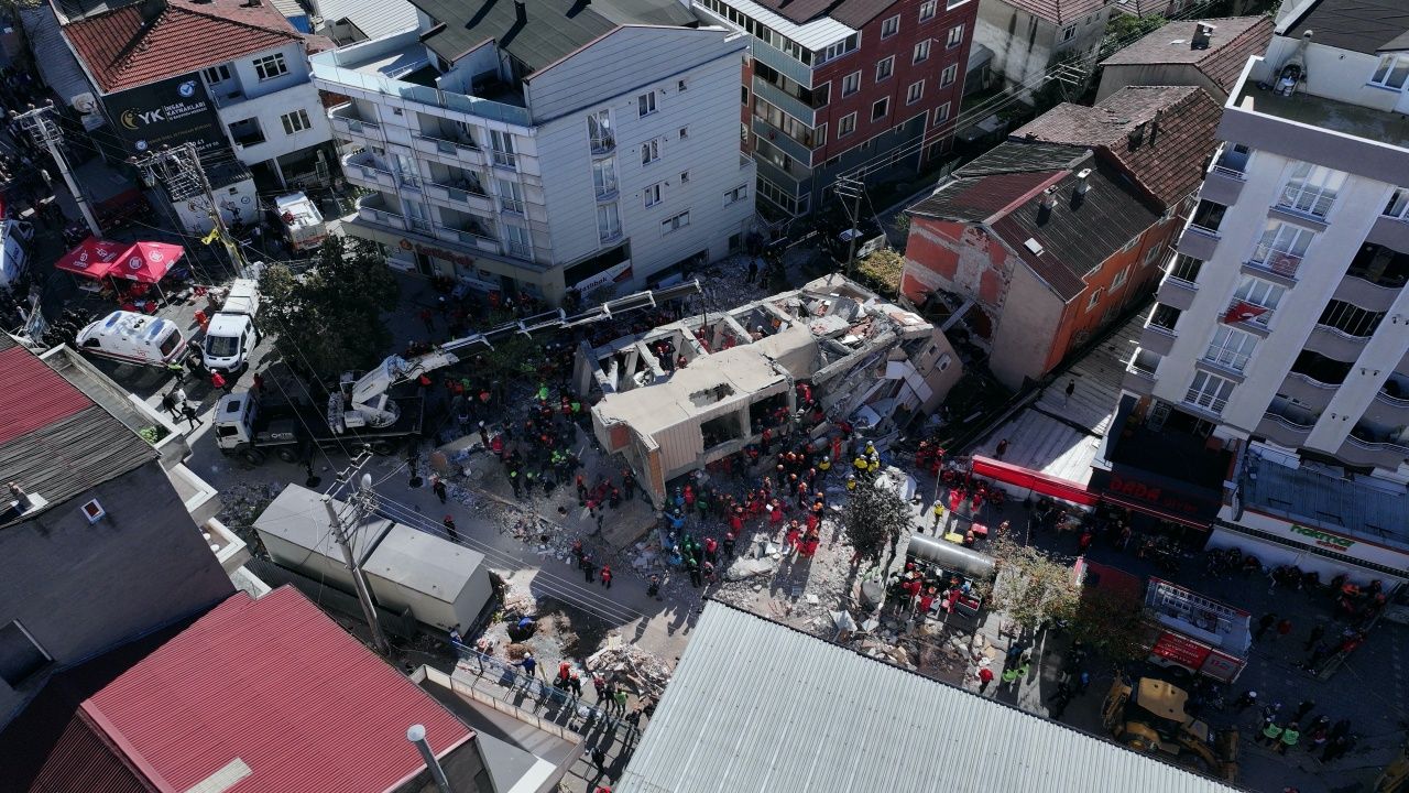 Gebze'deki facianın enkazında yürek burkan kare... "İyi ki doğdun ortancamız" notu kahretti! 1