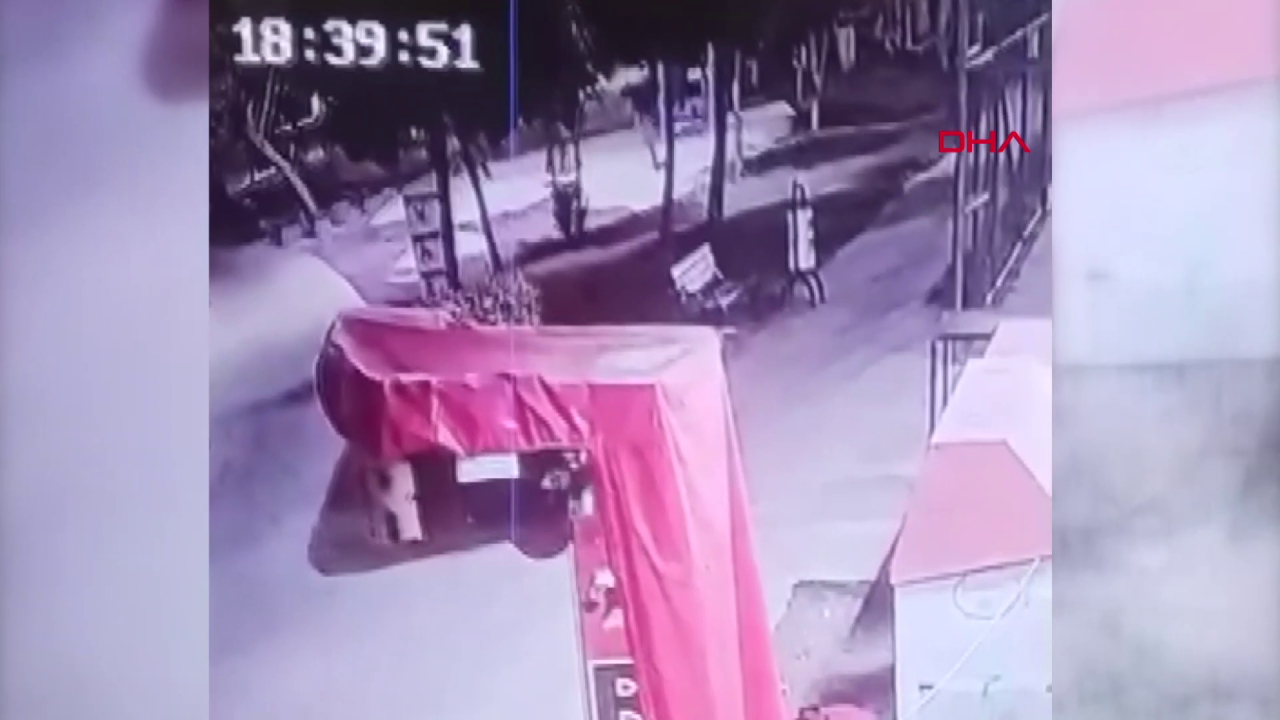Yer: Adana! Bir kelime hayatına mal oluyordu! Bıçaklı dehşet görüntüleri kamerada! 1