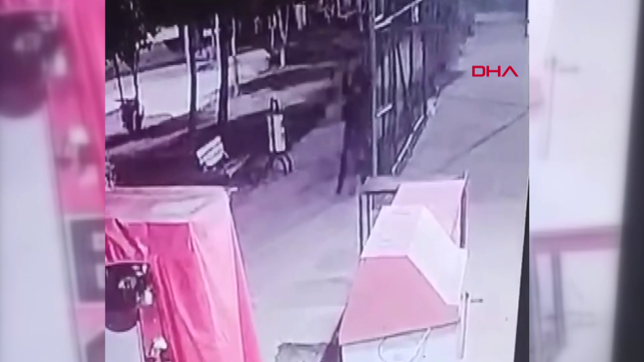 Yer: Adana! Bir kelime hayatına mal oluyordu! Bıçaklı dehşet görüntüleri kamerada! 3