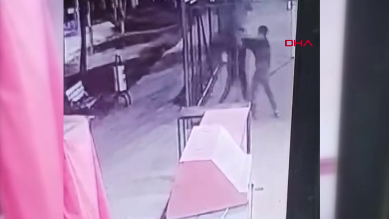 Yer: Adana! Bir kelime hayatına mal oluyordu! Bıçaklı dehşet görüntüleri kamerada! 4