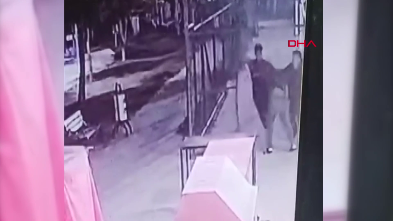 Yer: Adana! Bir kelime hayatına mal oluyordu! Bıçaklı dehşet görüntüleri kamerada! 5