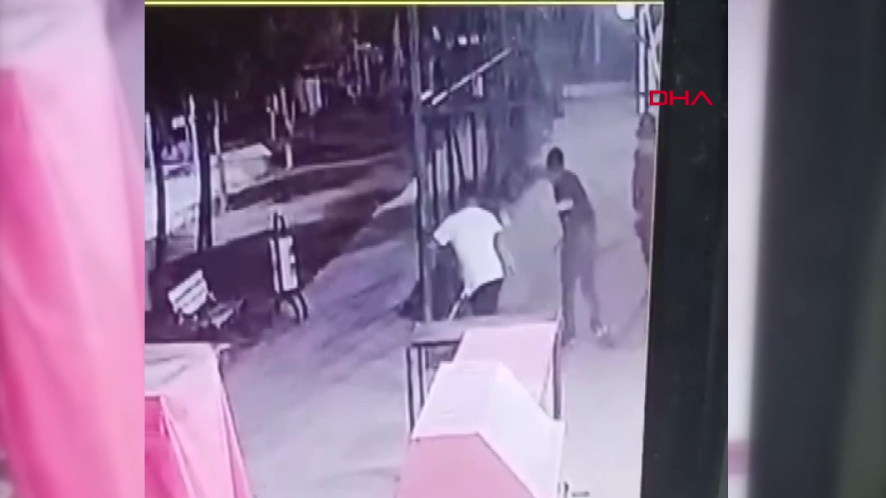 Yer: Adana! Bir kelime hayatına mal oluyordu! Bıçaklı dehşet görüntüleri kamerada! 7