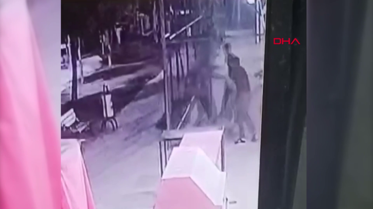Yer: Adana! Bir kelime hayatına mal oluyordu! Bıçaklı dehşet görüntüleri kamerada! 8