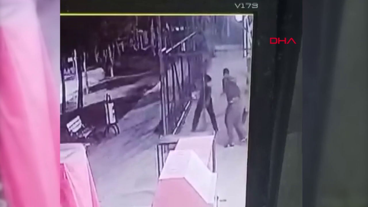 Yer: Adana! Bir kelime hayatına mal oluyordu! Bıçaklı dehşet görüntüleri kamerada! 9