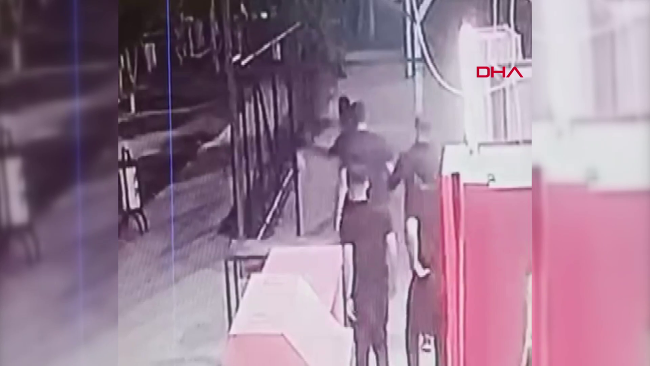 Yer: Adana! Bir kelime hayatına mal oluyordu! Bıçaklı dehşet görüntüleri kamerada! 11