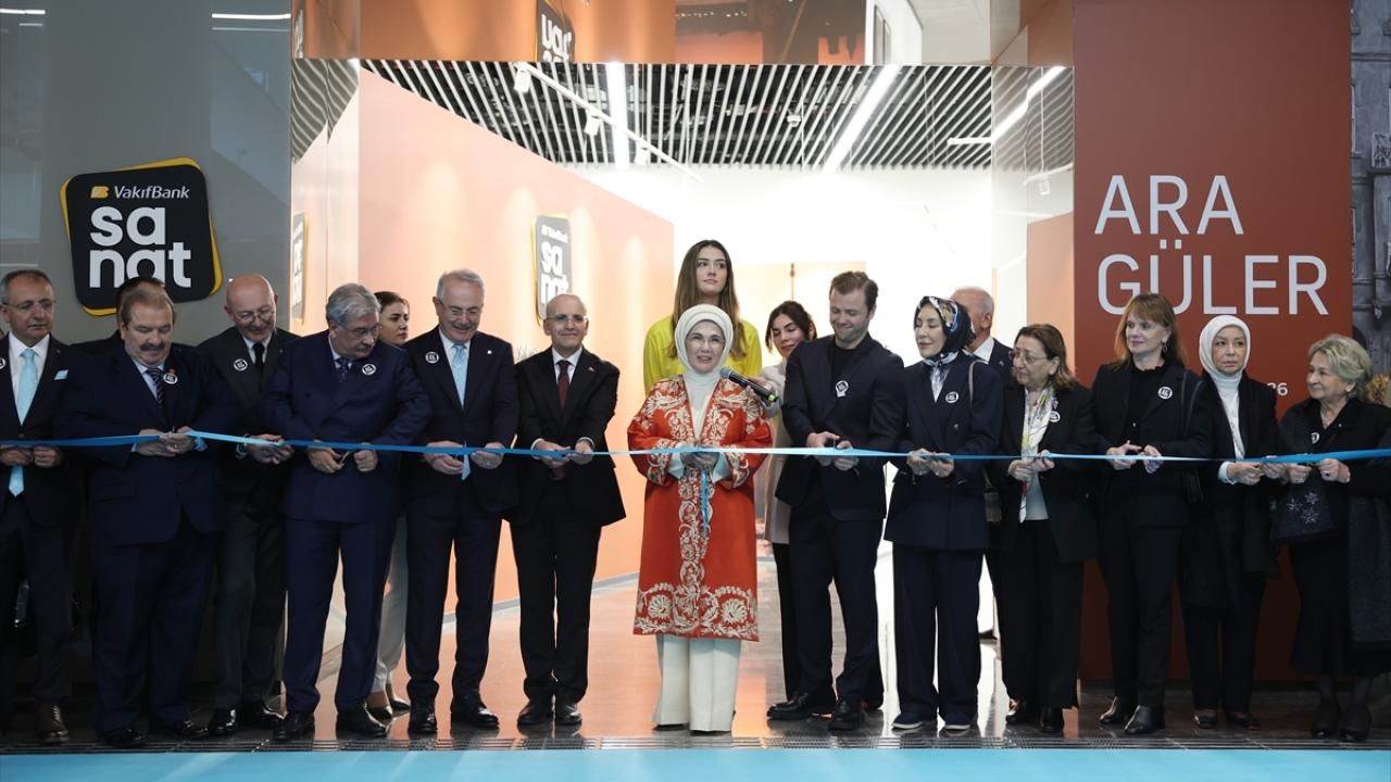 Emine Erdoğan, VakıfBank Sanat Galerisi'nin açılışına katıldı 1
