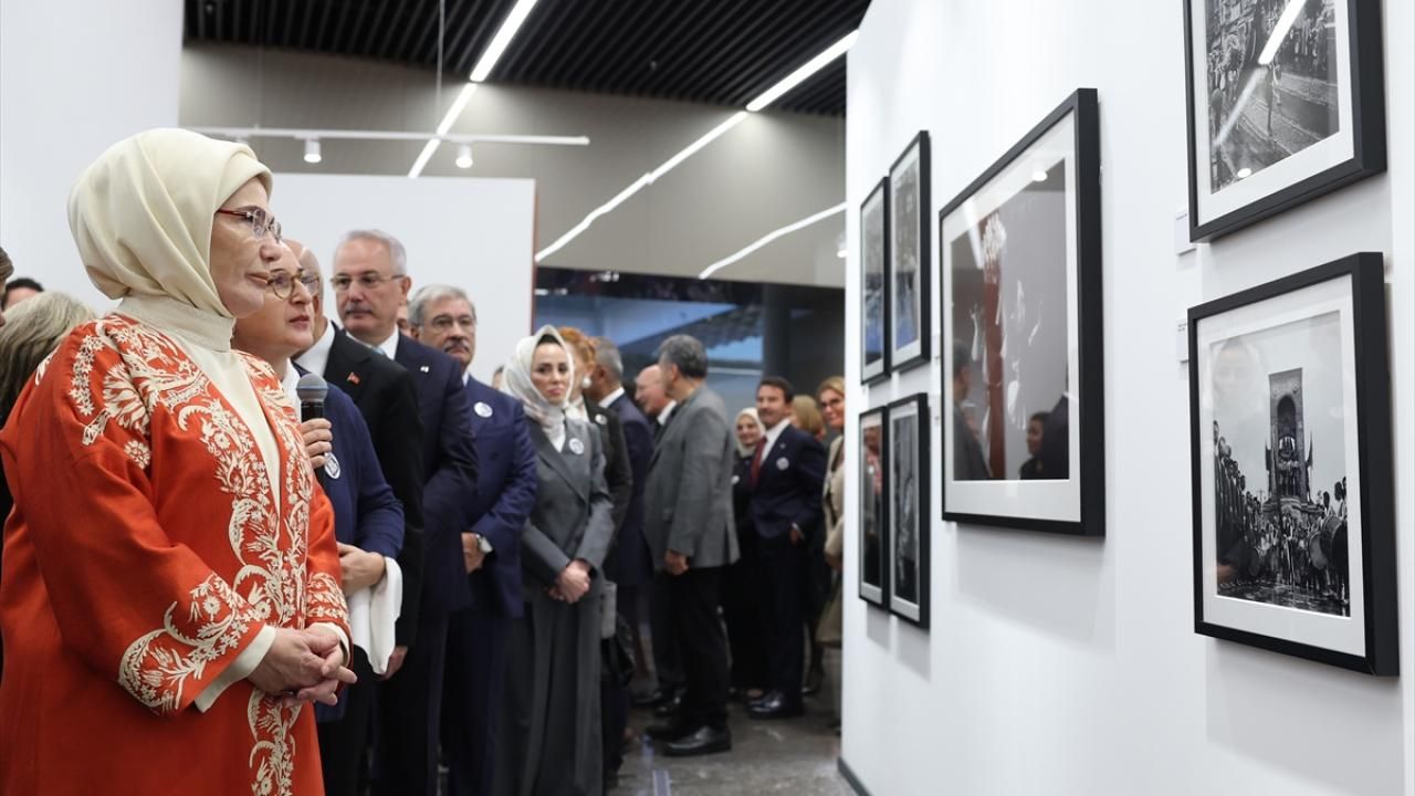 Emine Erdoğan, VakıfBank Sanat Galerisi'nin açılışına katıldı 2