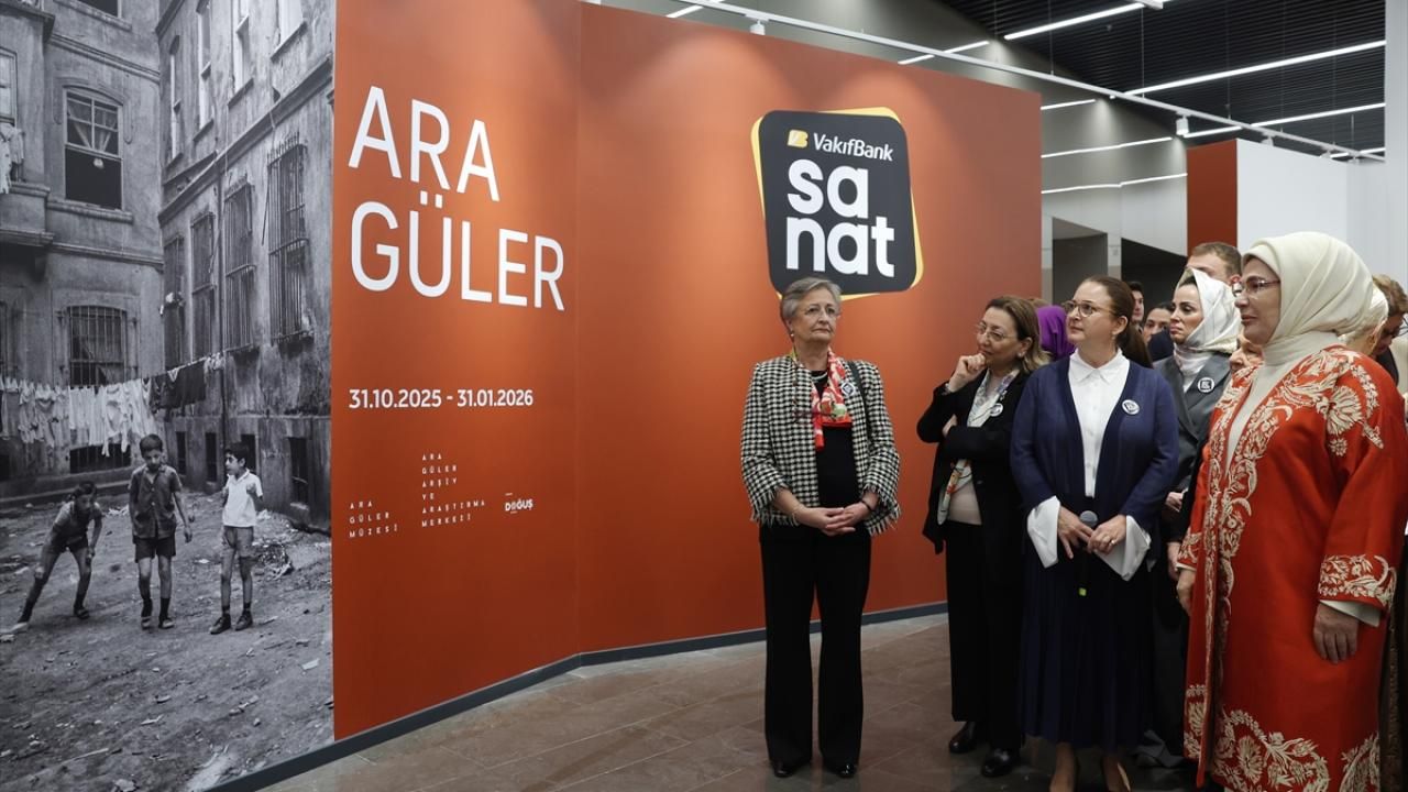Emine Erdoğan, VakıfBank Sanat Galerisi'nin açılışına katıldı 5