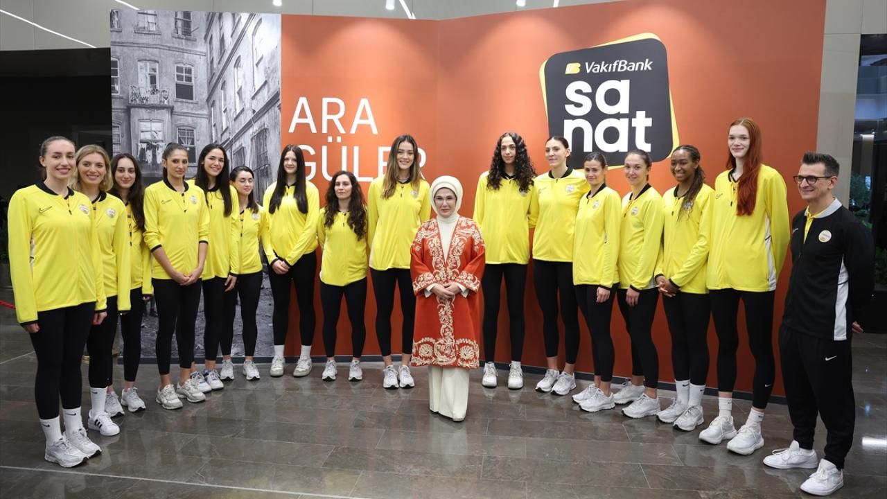 Emine Erdoğan, VakıfBank Sanat Galerisi'nin açılışına katıldı 4